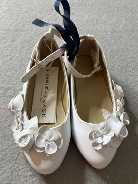 NEW Janie and Jack Flat Sandals Toddler Girls 9 White Ankle Buckle Flower Dress